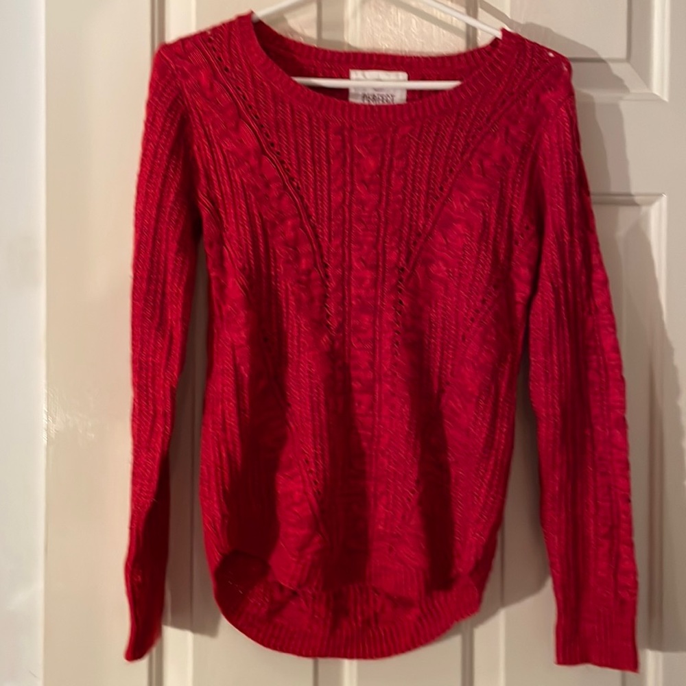 SO Perfect Pullover fitted sweater size: small